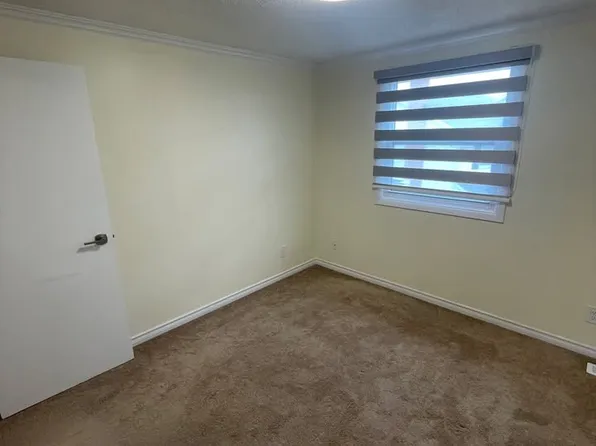 407 Keats Way #3, Waterloo, ON N2L 5S7