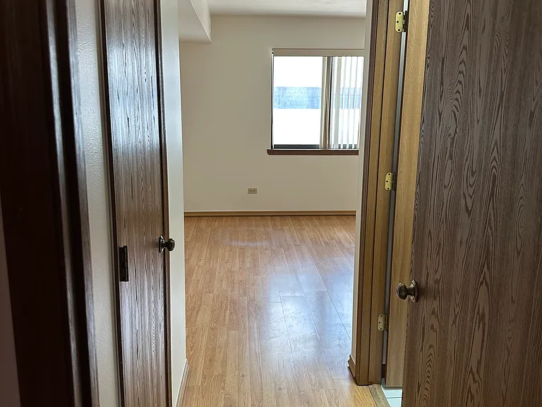 8424 W Catalpa Ave — Photo 3