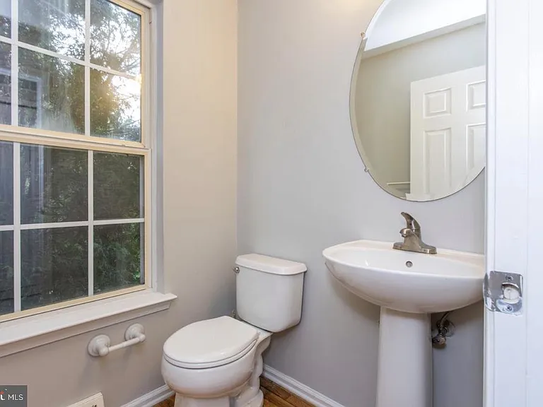 105 Farrington Ct — Photo 12