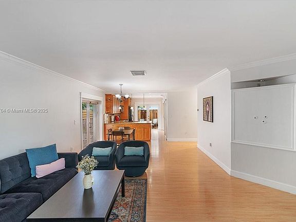 4th image of 10120 NW 57th St