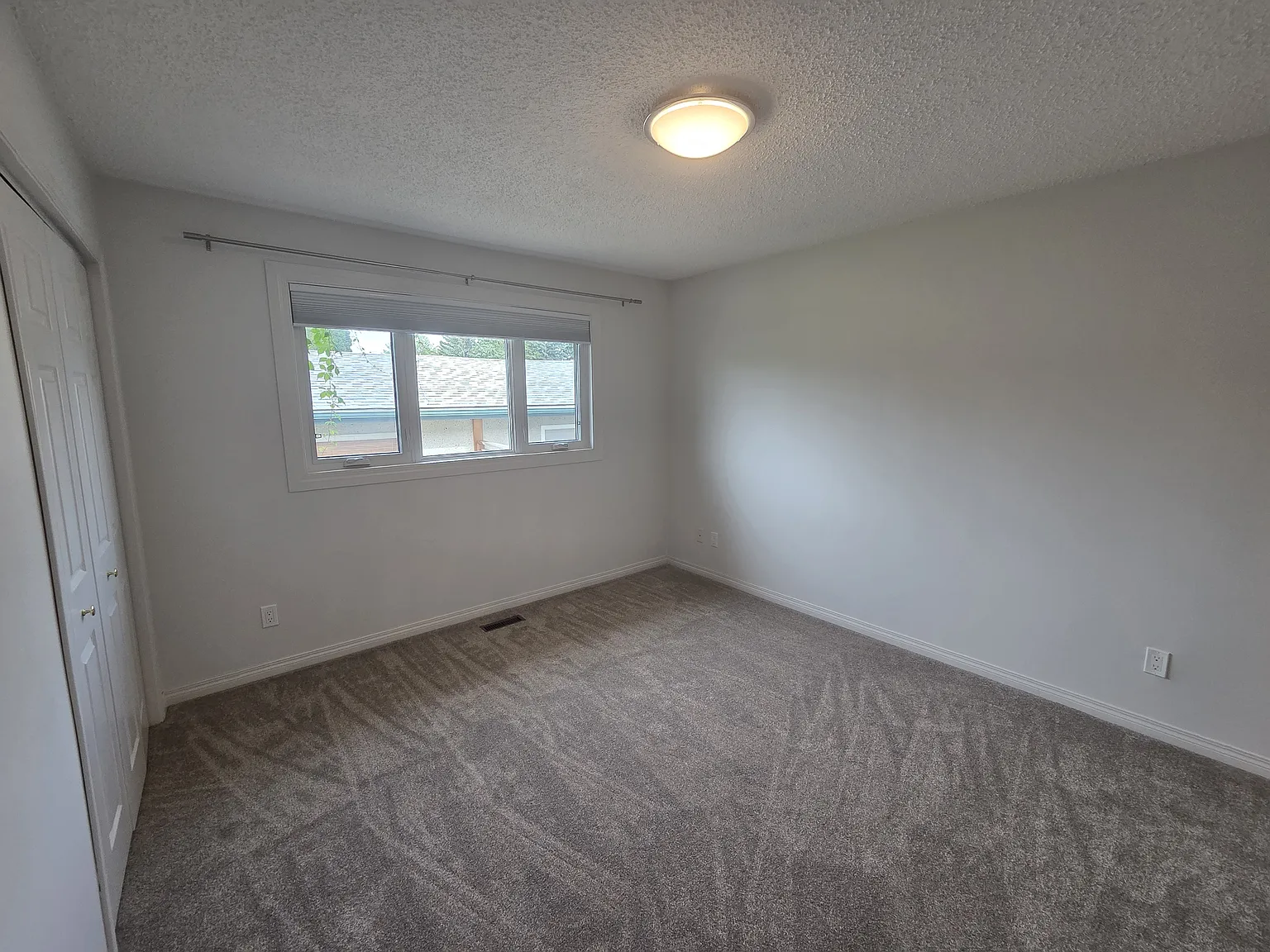 4245 85 Street — Photo 4