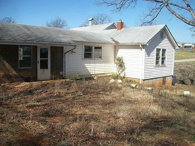 2nd image of 250 Emerald Ln