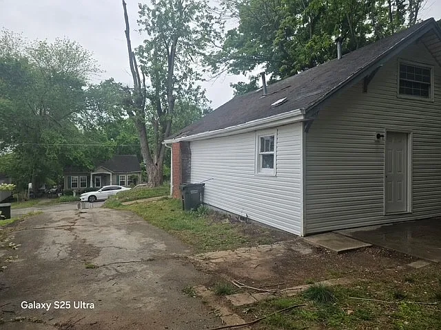 1202 Cates St — Photo 3