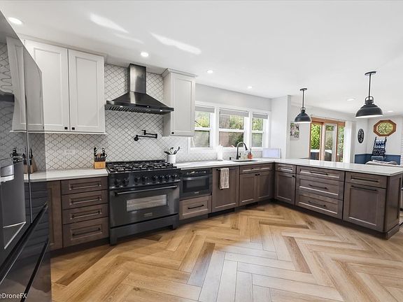 3rd image of 25W767 Menomini Dr