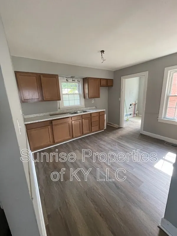 3 bed, 2.0 bath, 1100 sqft, $1,525 — Photo 2