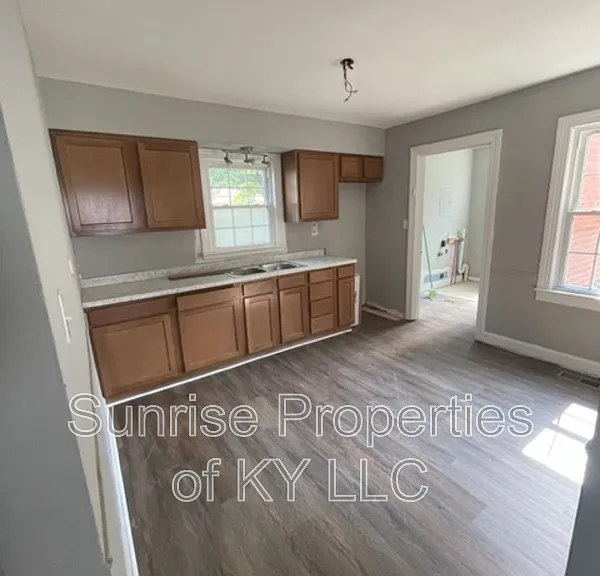 4814 Westside Dr — Photo 2