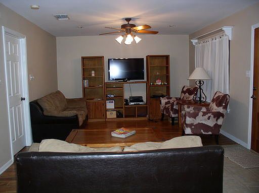 3rd image of 1239 Ervenberg Ave