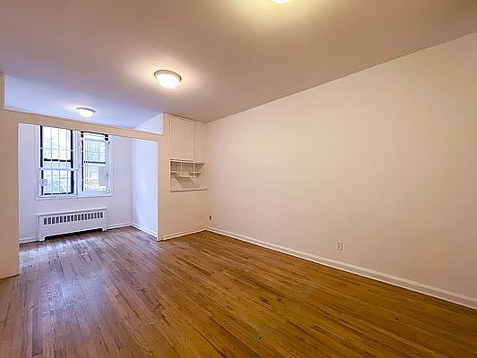 1st image of 315 E 5th St APT 1G