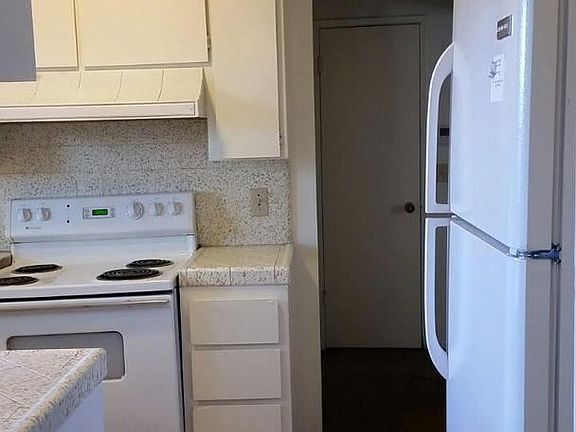 4th image of 4217 N Fruit Ave APT 102