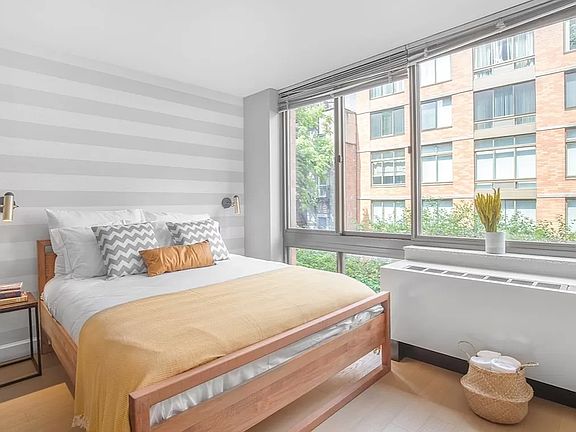 2nd image of 130 W 15th St APT 8E