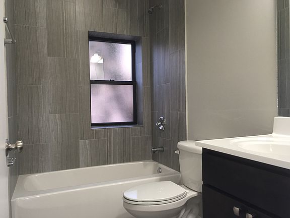 4th image of 6449 N Claremont Ave #1
