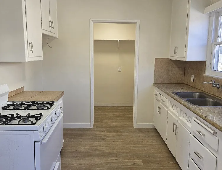 913 N Cedar St #1 — Photo 3