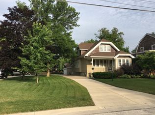 4465 N 100th St, Wauwatosa, WI 53225