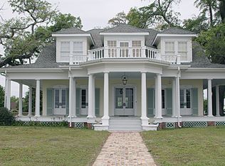 715 E Scenic Dr, Pass Christian, MS 39571