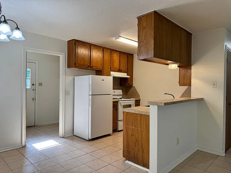 16048 Shoshone Dr — Photo 6