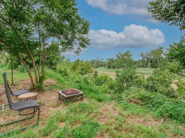 516 North St, Columbus, TX 78934