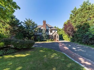 187 De Mott Ave, Rockville Centre, NY 11570