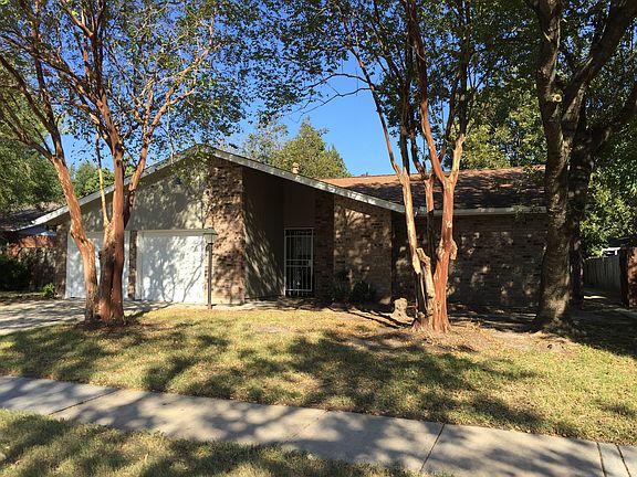 2nd image of 2406 Morewood Dr