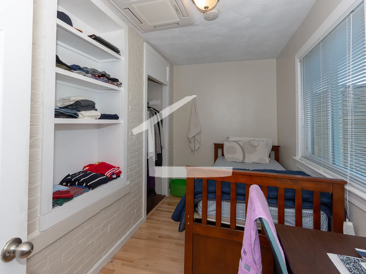 4 bed, 1200 sqft, $4,600 — Photo 2