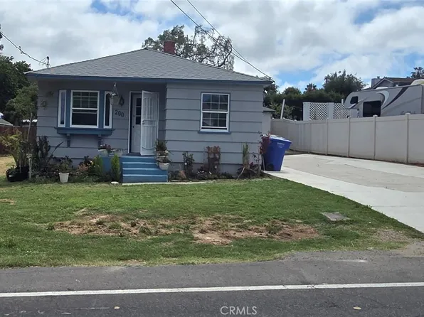 200 Plymouth Dr, Vista, CA 92083