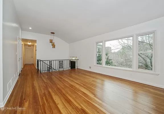 2nd image of 5435 Arlington Ave