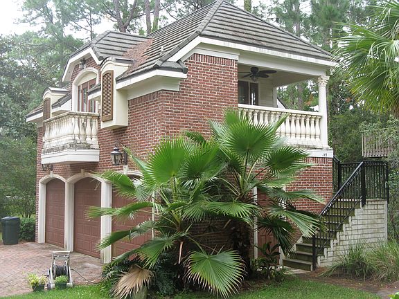 Exterior with2 Balconys