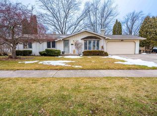 1208 S 6th St, De Pere, WI 54115