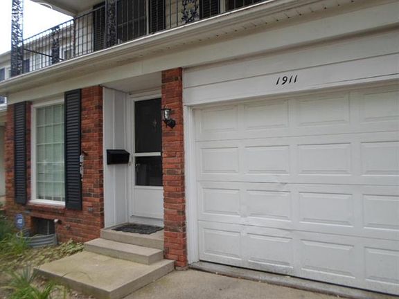 3rd image of 1911 Laurel Oak Dr