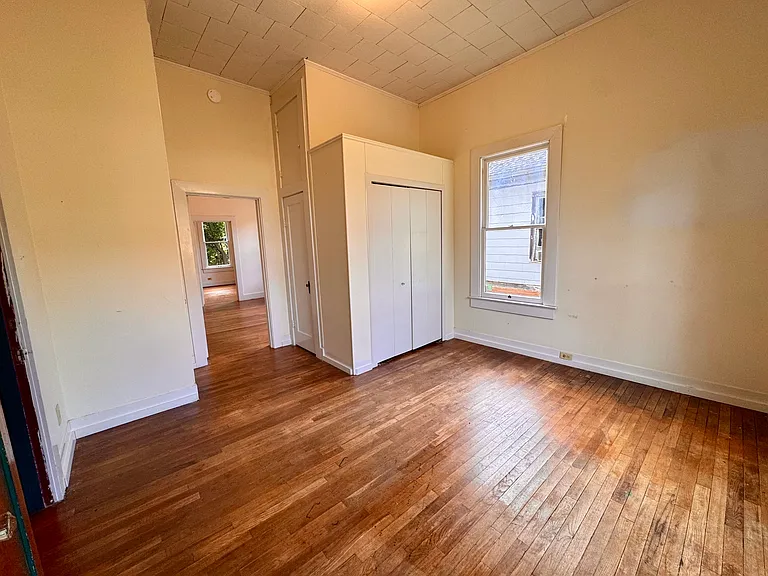 723 N John St — Photo 10