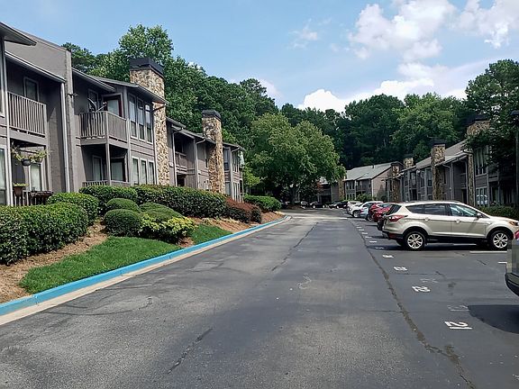 4th image of 4007 Woodridge Way