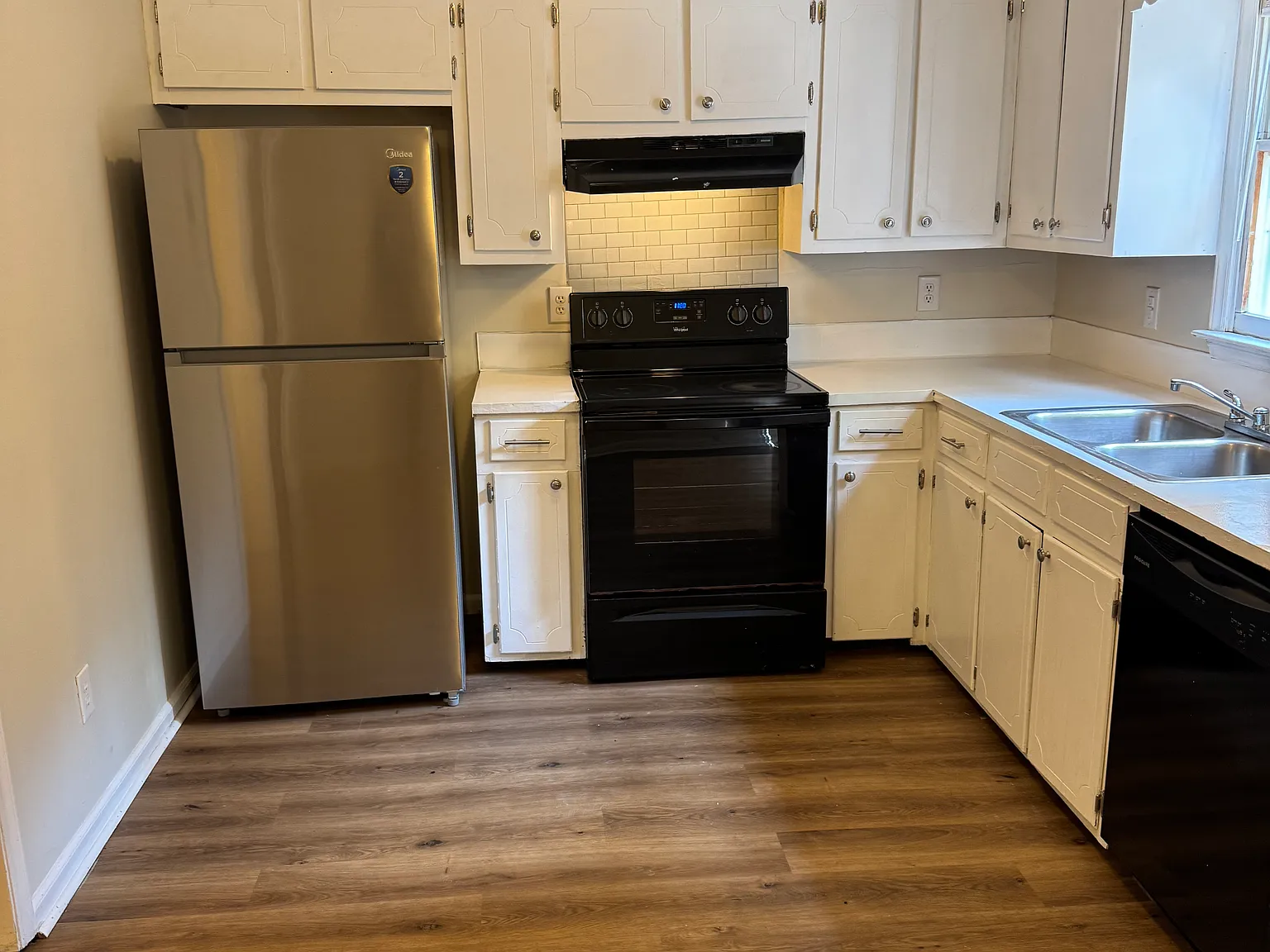 204 Lindbeth Dr — Photo 3