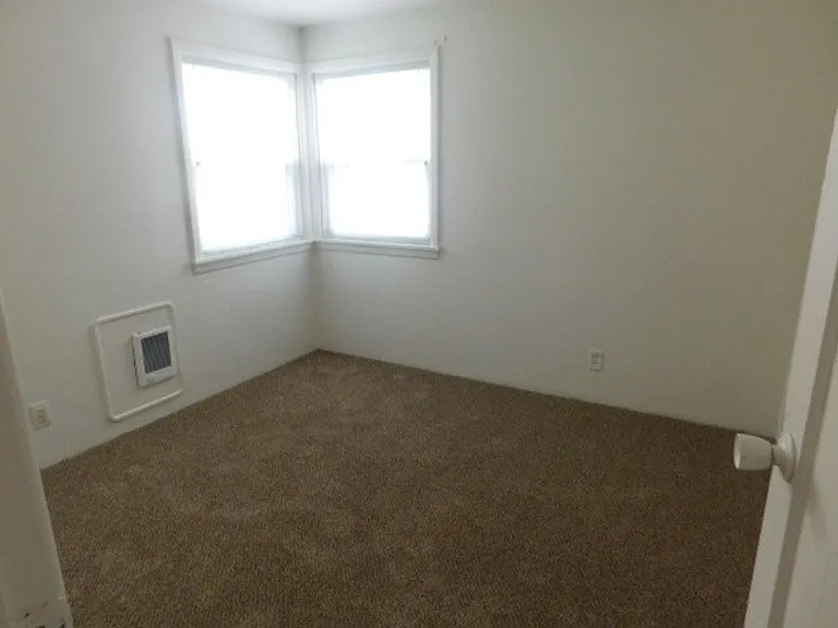 800 Rosemont Ave NW — Photo 8
