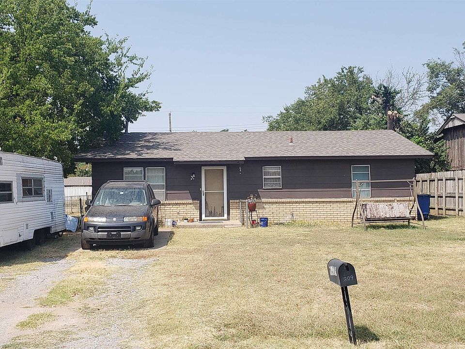 2nd image of 209 N G St