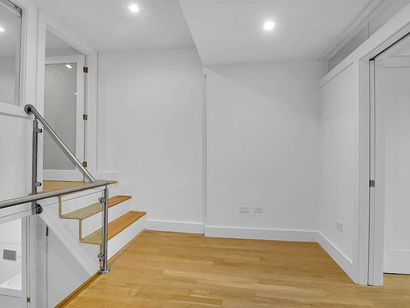 5th image of 220 E 22nd St APT 5H
