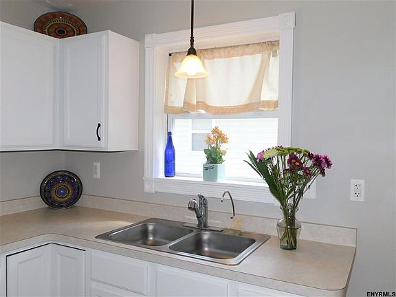 4th image of 317 Meadowlark Dr