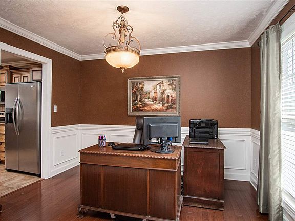 4th image of 134 Hidden Valley Ln