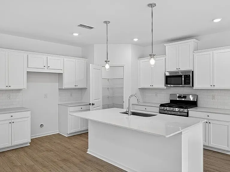3 bed, 2.5 bath, 2034 sqft, $2,295 — Photo 3