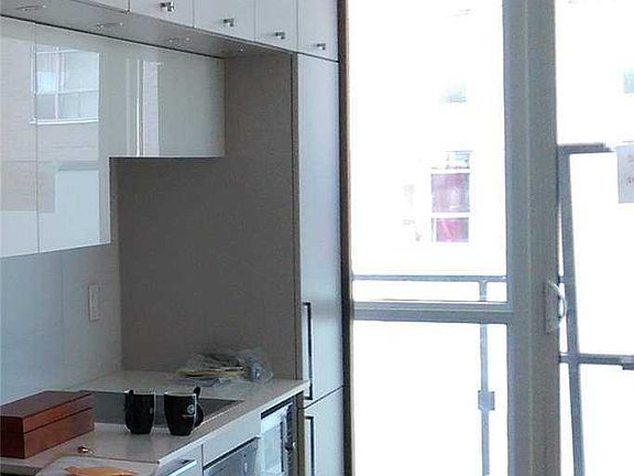 2nd image of 15 Grenville St #406