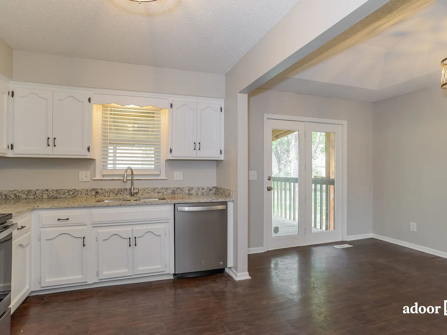 3 bed, 2.5 bath, 1688 sqft, $1,995 — Photo 3