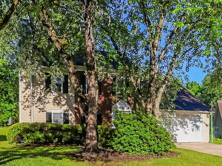 4204 Hounds Run Dr — Photo 4