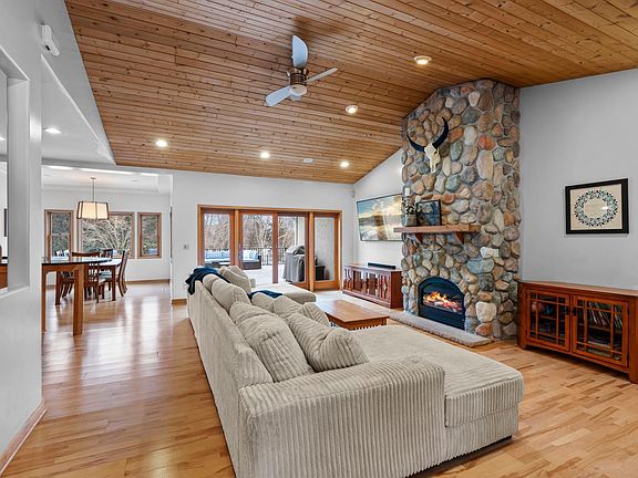 4th image of 2780 Overlook Ln N