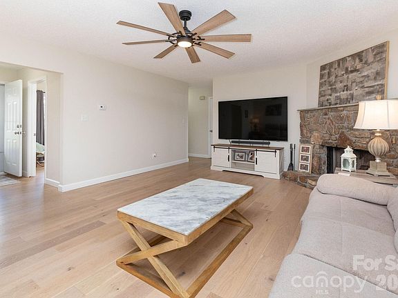 4th image of 21 S Lindon Cove Rd #3