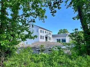 127 Nobscot Dr, Framingham, MA 01701