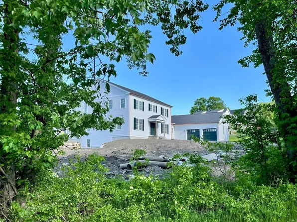 127 Nobscot Dr, Framingham, MA 01701