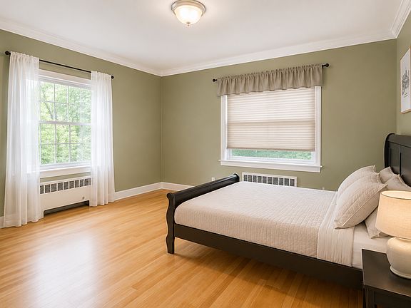 4th image of 652 Washington St #3A