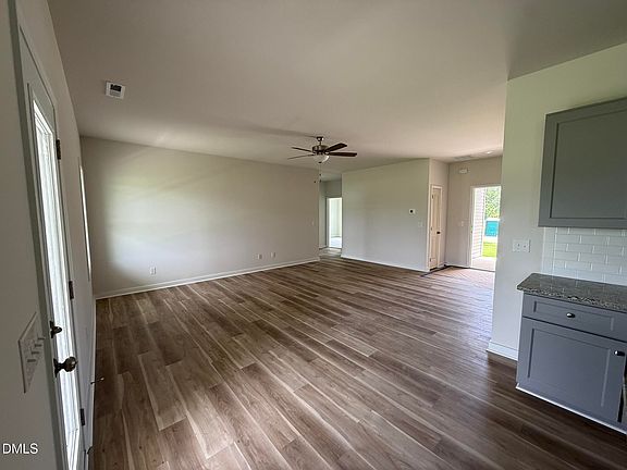 5th image of 53 Finch Ln