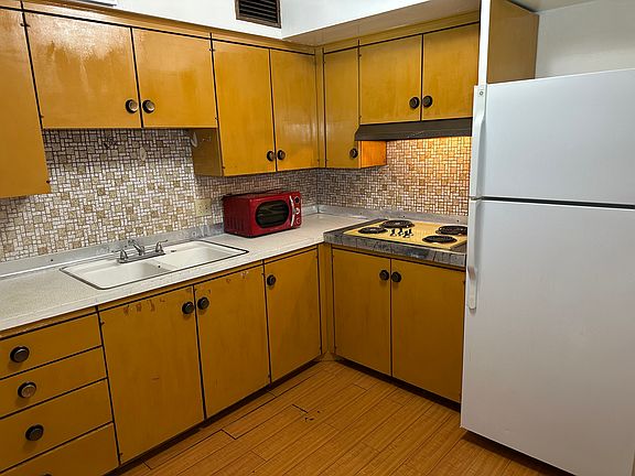 3rd image of 331 W Cincinnati Ave APT 6