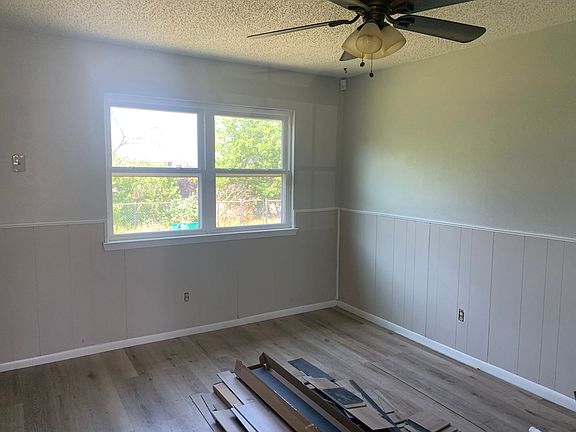 3rd image of 835 Michelle Dr