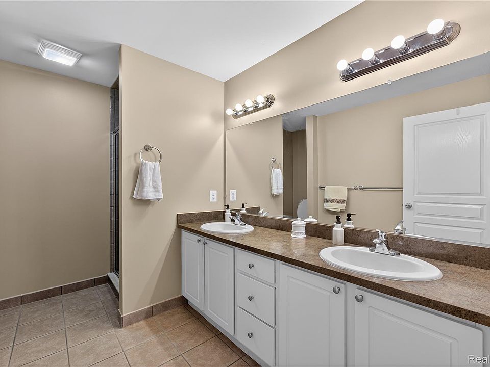 11693 Squiers Blvd, photo 13