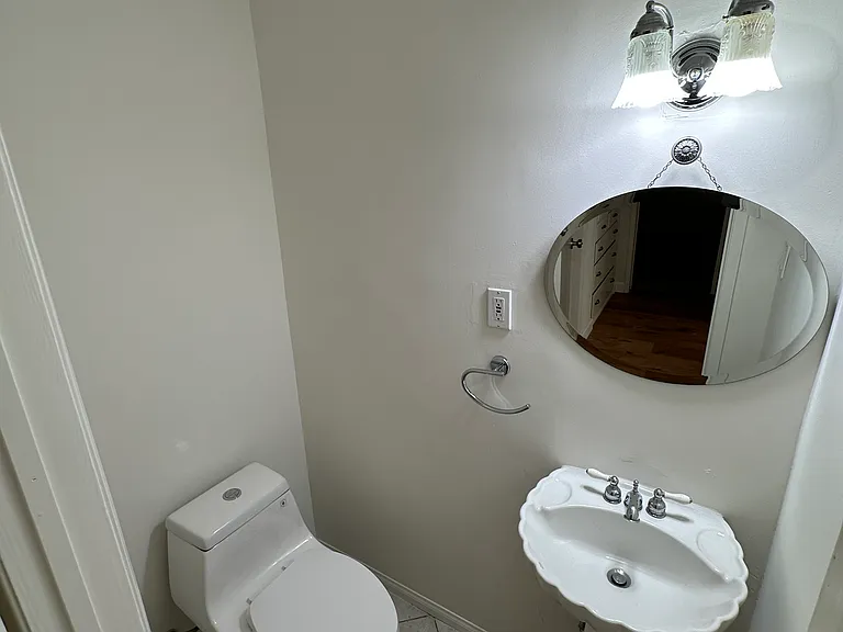 8060 Altavan Ave — Photo 14